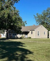Anthony Wayne Villas and Flats in Fort Wayne, IN - Building Photo