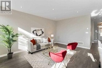 110 Kaitting Trail in Oakville, ON - Building Photo - Building Photo