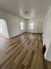 509 W Pleasant St in Knoxville, IA - Foto de edificio - Building Photo