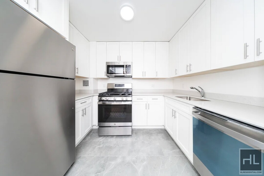 EAST 36 STREET--No broker fee in New York, NY - Building Photo