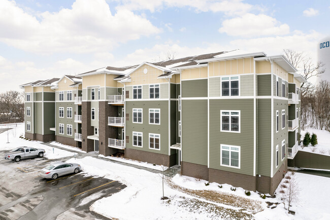 Tower Ridge Apartments in Oconomowoc, WI - Building Photo - Building Photo