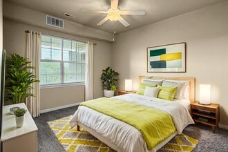 Pointe 28 in Ankeny, IA - Foto de edificio - Building Photo