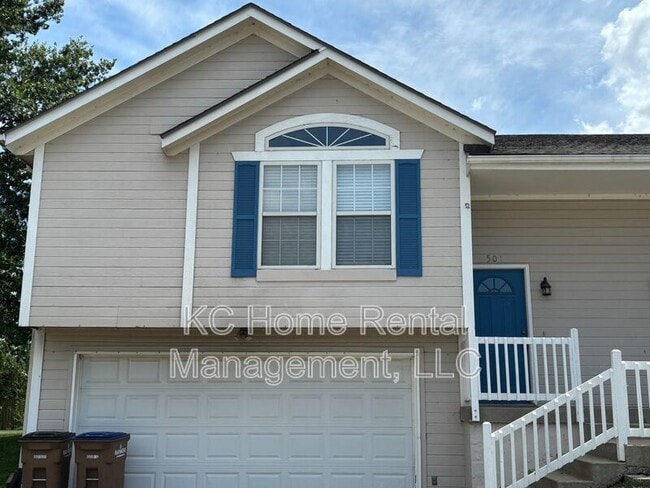 501 Regina Ct in Raymore, MO - Building Photo - Building Photo