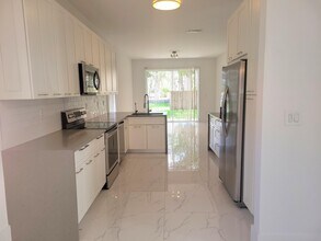 4164 Sapphire Terrace in Weston, FL - Building Photo - Building Photo