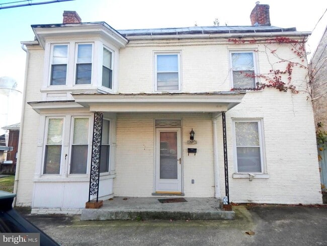507 W John St