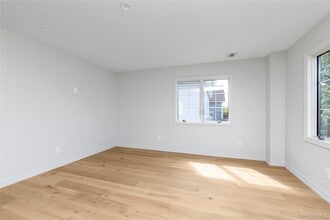 157 Lincoln Ave in Mineola, NY - Building Photo - Building Photo