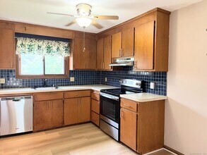 1509 Summer Hill Dr in South Windsor, CT - Building Photo - Building Photo