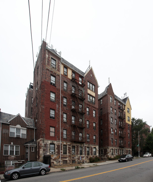 53-00 65th Pl in Maspeth, NY - Foto de edificio