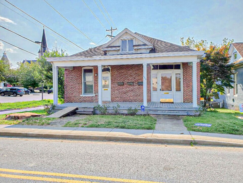 120 N 4th St in Clarksville, TN - Building Photo