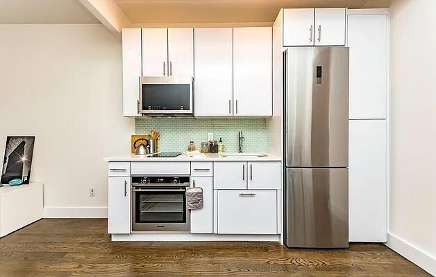 property at 212 W 91st St
