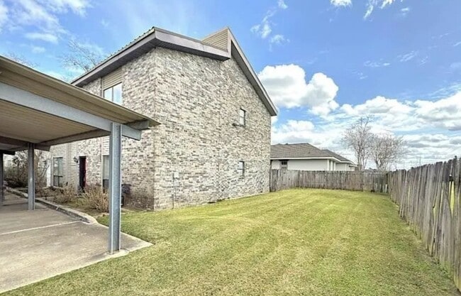 8024 Picardy Ave in Baton Rouge, LA - Foto de edificio - Building Photo