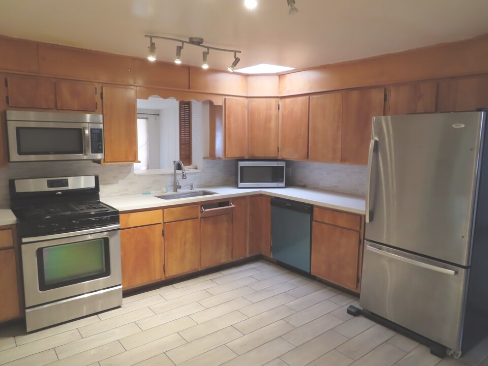 902 E Prince Rd in Tucson, AZ - Building Photo