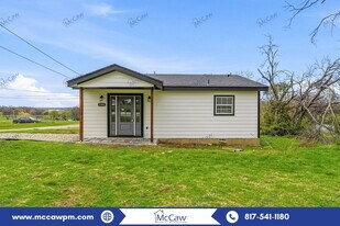 5901 Farnsworth Ave in Fort Worth, TX - Building Photo