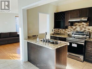 111 Catalpa Cres in Vaughan, ON - Building Photo - Building Photo