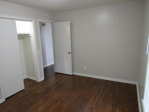 8806 Orchard St in Pleasant Valley, MO - Building Photo - Building Photo