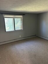 545 Calef Rd, Unit 28 in Manchester, NH - Building Photo - Building Photo