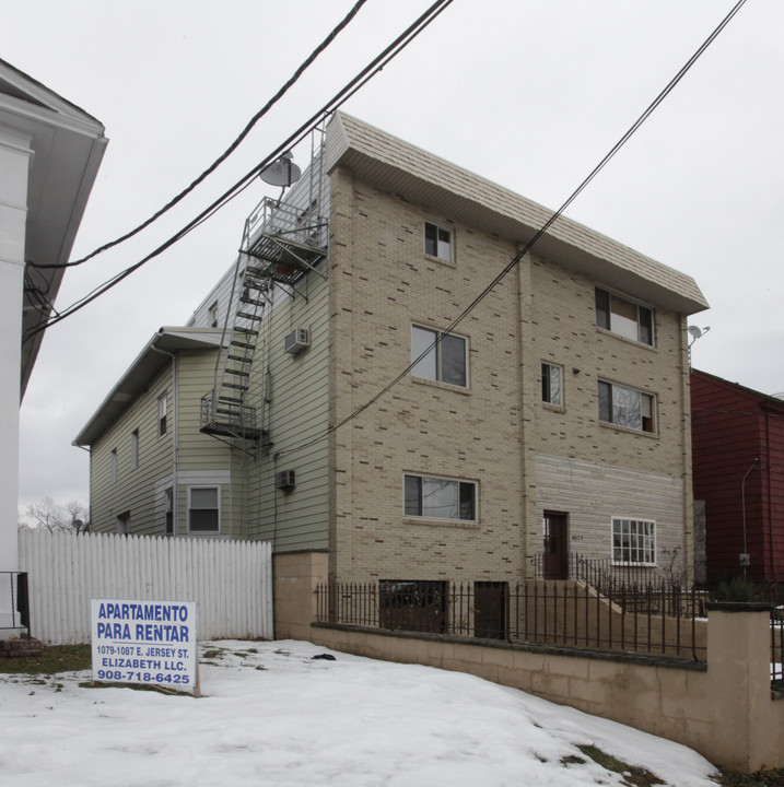 1077 E Jersey St in Elizabeth, NJ - Building Photo