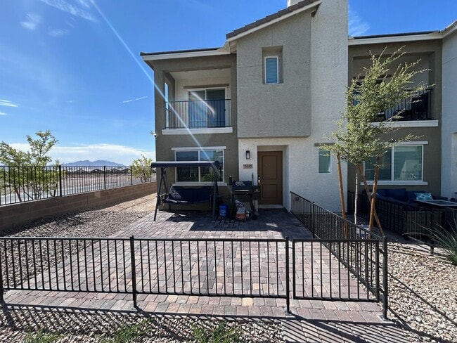 property at 2940 Shadow Gray Ct