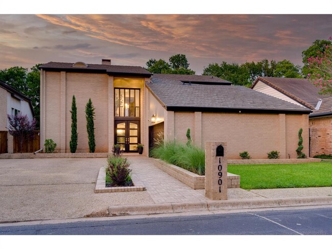 10901 Legends Ln in Austin, TX - Building Photo - Building Photo