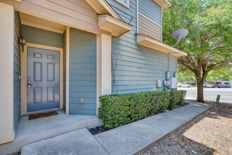 2422 Allred Dr in Austin, TX - Building Photo - Building Photo