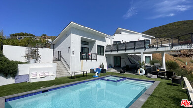 5190 Horizon Dr in Malibu, CA - Building Photo - Building Photo