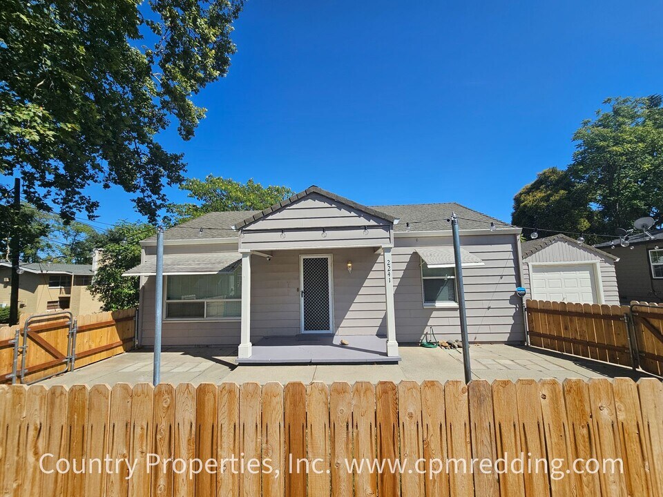 2241 California St in Redding, CA - Building Photo