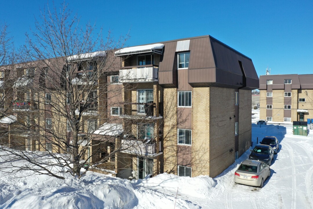 519-523 Lafontaine Rue in Repentigny, QC - Building Photo