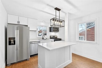 811 Everglade Dr in McKeesport, PA - Building Photo - Building Photo