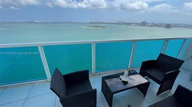700 NE 25th St in Miami, FL - Building Photo - Building Photo