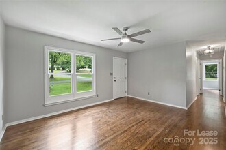 2840 Edsel Pl in Charlotte, NC - Building Photo - Building Photo