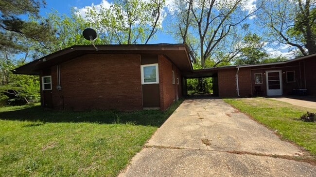 property at 1908 Skylane Dr
