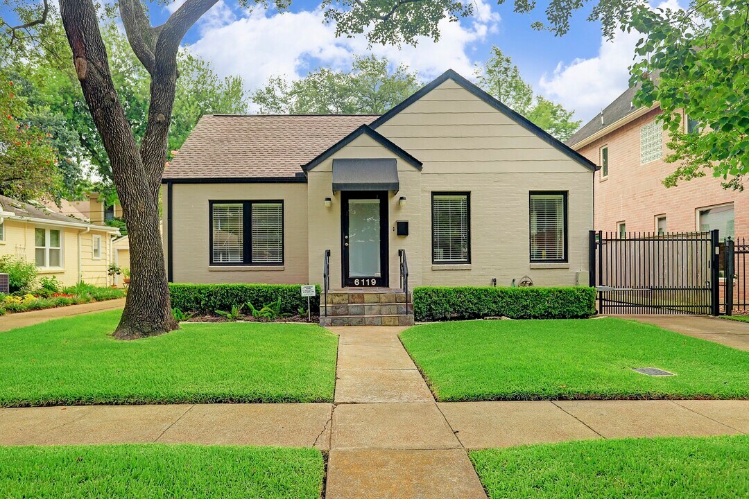 6119 Fordham St in Houston, TX - Building Photo