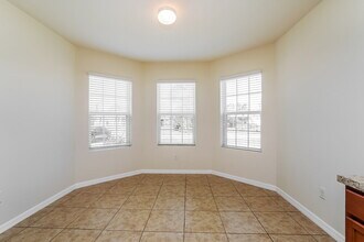 203 NE 9th Ave in Cape Coral, FL - Foto de edificio - Building Photo