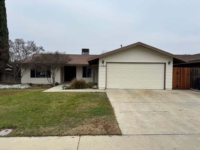 property at 1586 Hawthorne Dr