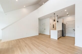 418 Atlantic Ave in Oceanside, NY - Building Photo - Building Photo