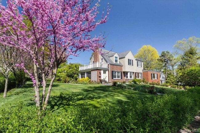 35 Gordon Pl in Scarsdale, NY - Building Photo - Building Photo