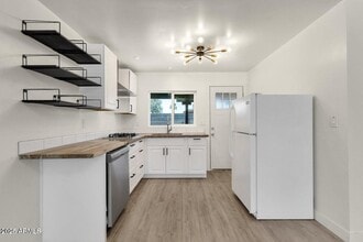 2107 W Wilshire Dr in Phoenix, AZ - Building Photo - Building Photo