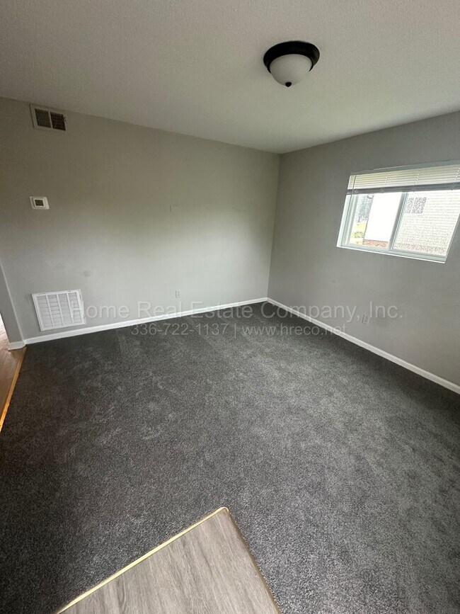 1002 Salisbury St in Kernersville, NC - Building Photo - Building Photo