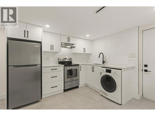 529x Dunbar St in Vancouver, BC - Building Photo - Building Photo