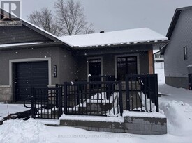 1547 Flanders Rd in Brockville, ON - Building Photo