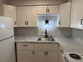 Devonshire Village in Woodhaven, MI - Building Photo - Building Photo