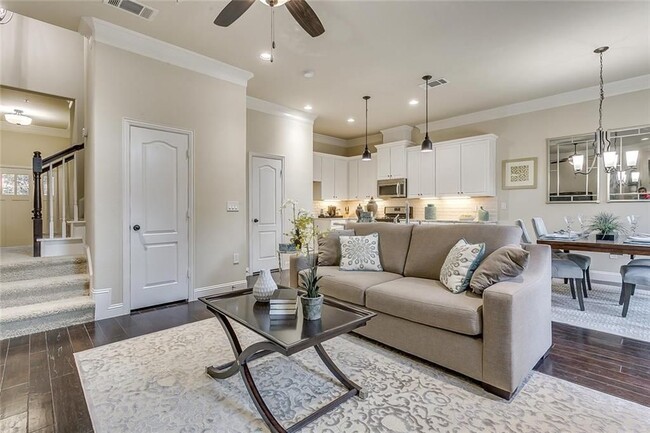580 Hampshire Dr in Lewisville, TX - Foto de edificio - Building Photo