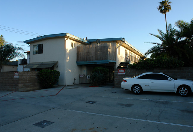 Diana Apartments in Santa Barbara, CA - Foto de edificio - Building Photo