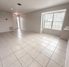 525 SW Sara Blvd in Port St. Lucie, FL - Building Photo - Building Photo