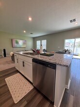 38403 Honey Suckle Dr in Dade City, FL - Building Photo - Building Photo