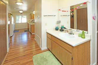 Redwood Cove Apartments in Chico, CA - Building Photo - Interior Photo