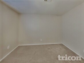 1005 S Solomon in Mesa, AZ - Foto de edificio - Building Photo