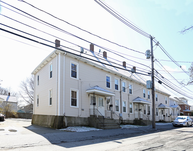 34-44 Cedar St in Waltham, MA - Foto de edificio - Building Photo