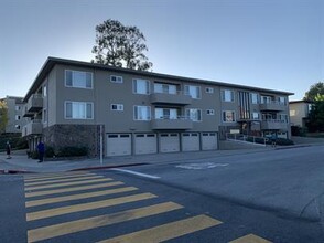 152-160 Tremont Street in New Britain, CT - Building Photo - Interior Photo