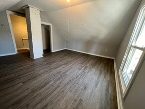 4 Starr Plz, Unit 2nd Floor in East Hampton, CT - Foto de edificio - Building Photo
